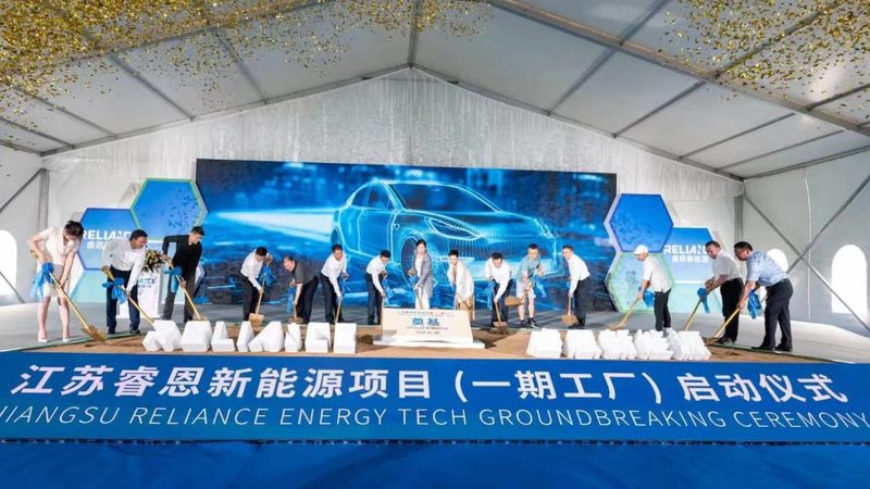 光伏组件边框：材质与尺寸规格解析