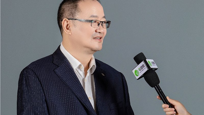 行业背景：新能源产业蓬勃发展，技术实力成关键